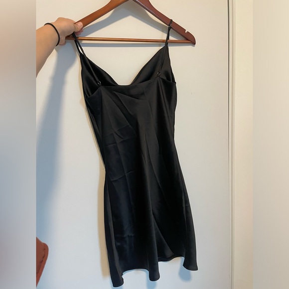 Dynamite satin dress - Picture 2 of 6